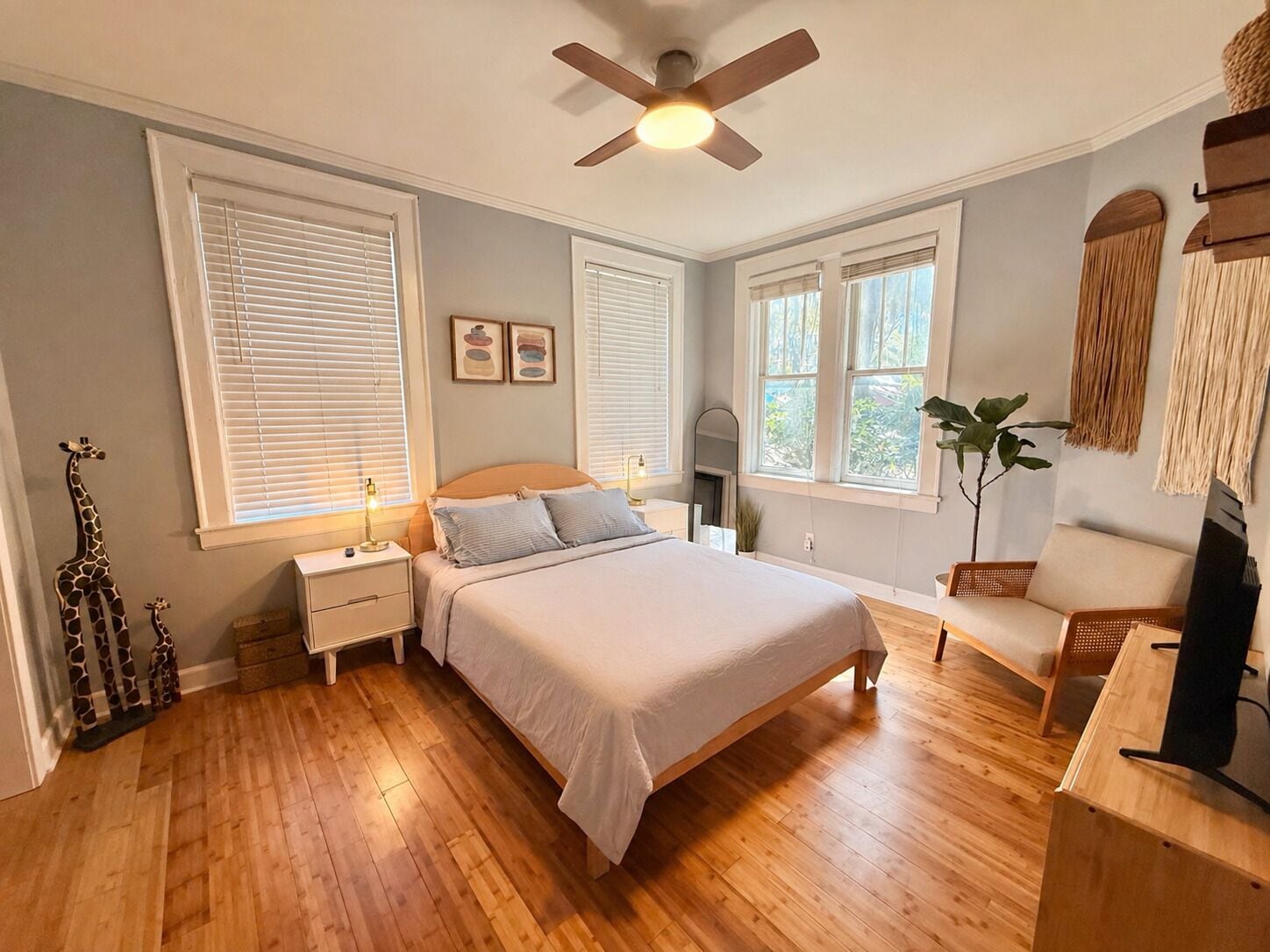 1 bedroom, iron/ironing board, internet, bed sheets