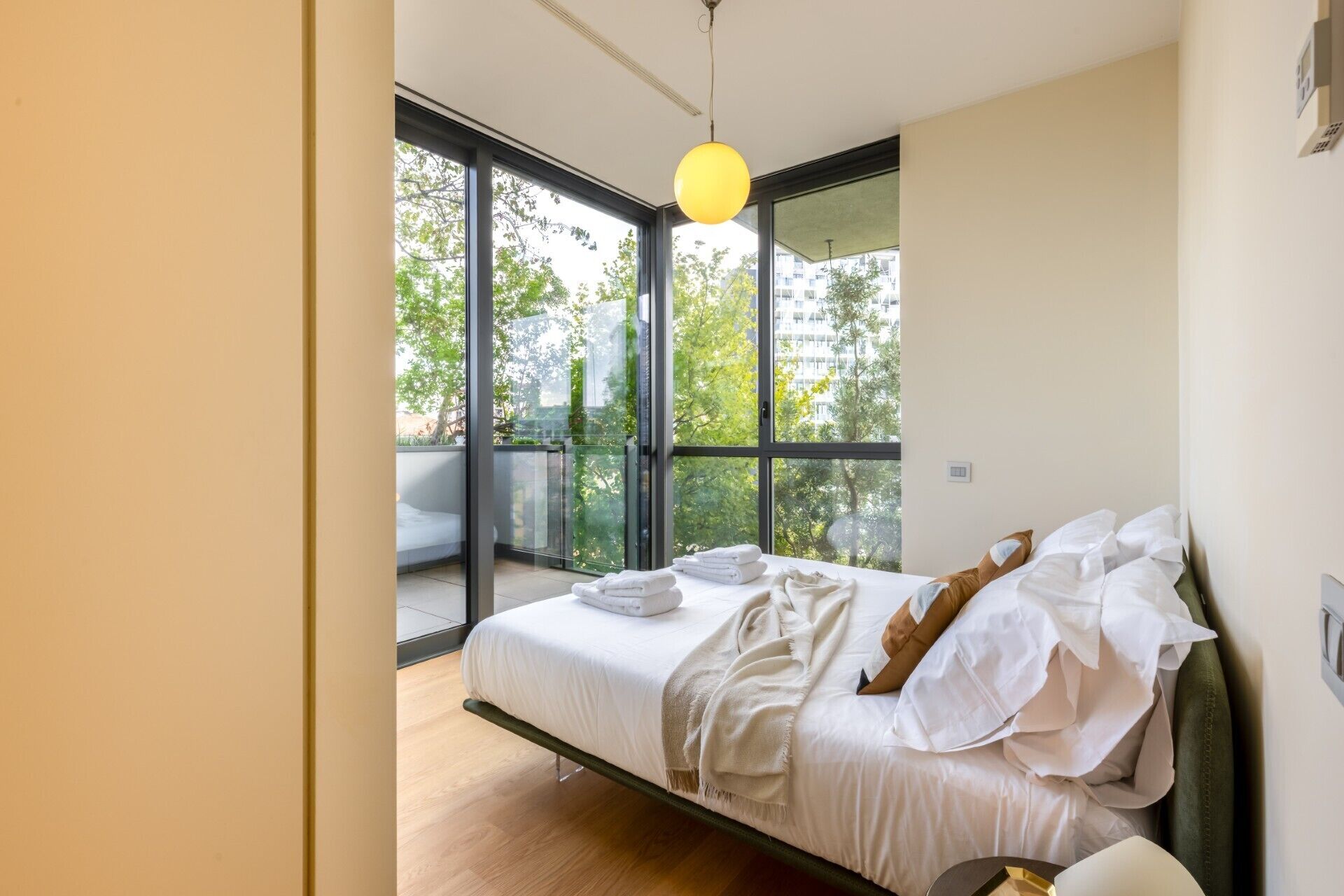2 habitaciones, tabla de planchar con plancha, wifi y ropa de cama 