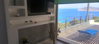 Villa 'Gusta' con Vista Mare, Wi-Fi e Aria Condizionata