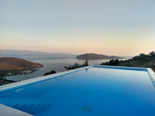 Villa 'Gusta' with Sea View, Wi-Fi and Air Conditioning