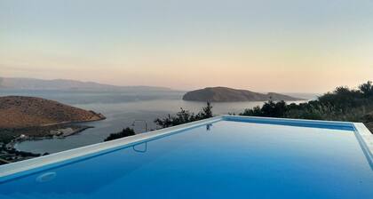 Villa 'Gusta' with Sea View, Wi-Fi and Air Conditioning