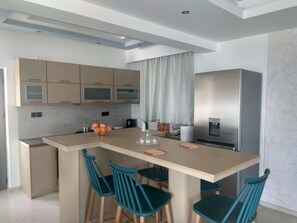 Dining - Villa 'Gusta' with Sea View, Wi-Fi and Air Conditioning (Thólos)