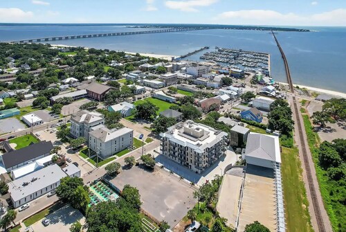Gorgeous Old Town Bay St Louis Luxury Studio condominium!