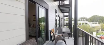 Gorgeous Old Town Bay St Louis Luxury Studio condominium!