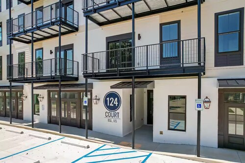 Gorgeous Old Town Bay St Louis Luxury Studio condominium!