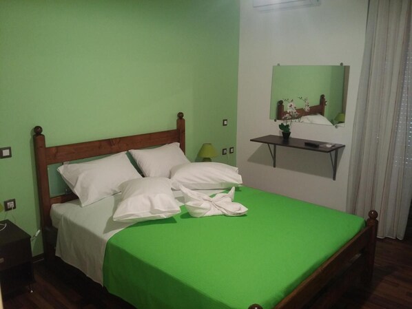 2 chambres, fer et planche à repasser, Wi-Fi, draps fournis