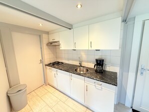 Fridge, cookware/dishes/utensils - Bungalowpark Simpelveld - Alpha 80 by Interhome (Simpelveld)