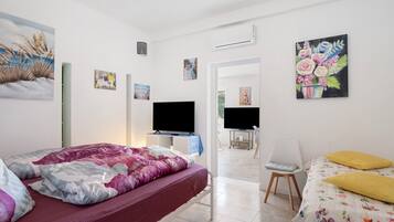 3 bedrooms, WiFi, bed sheets