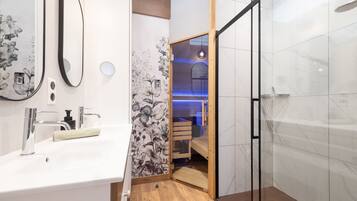 Een douche, een haardroger, handdoeken