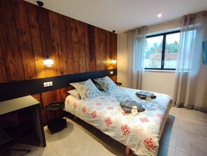 Room - Grand Gîtes Les Hangars: Mountain View, Private Terrace, and Wi-Fi (Saulxures-sur-Moselotte)