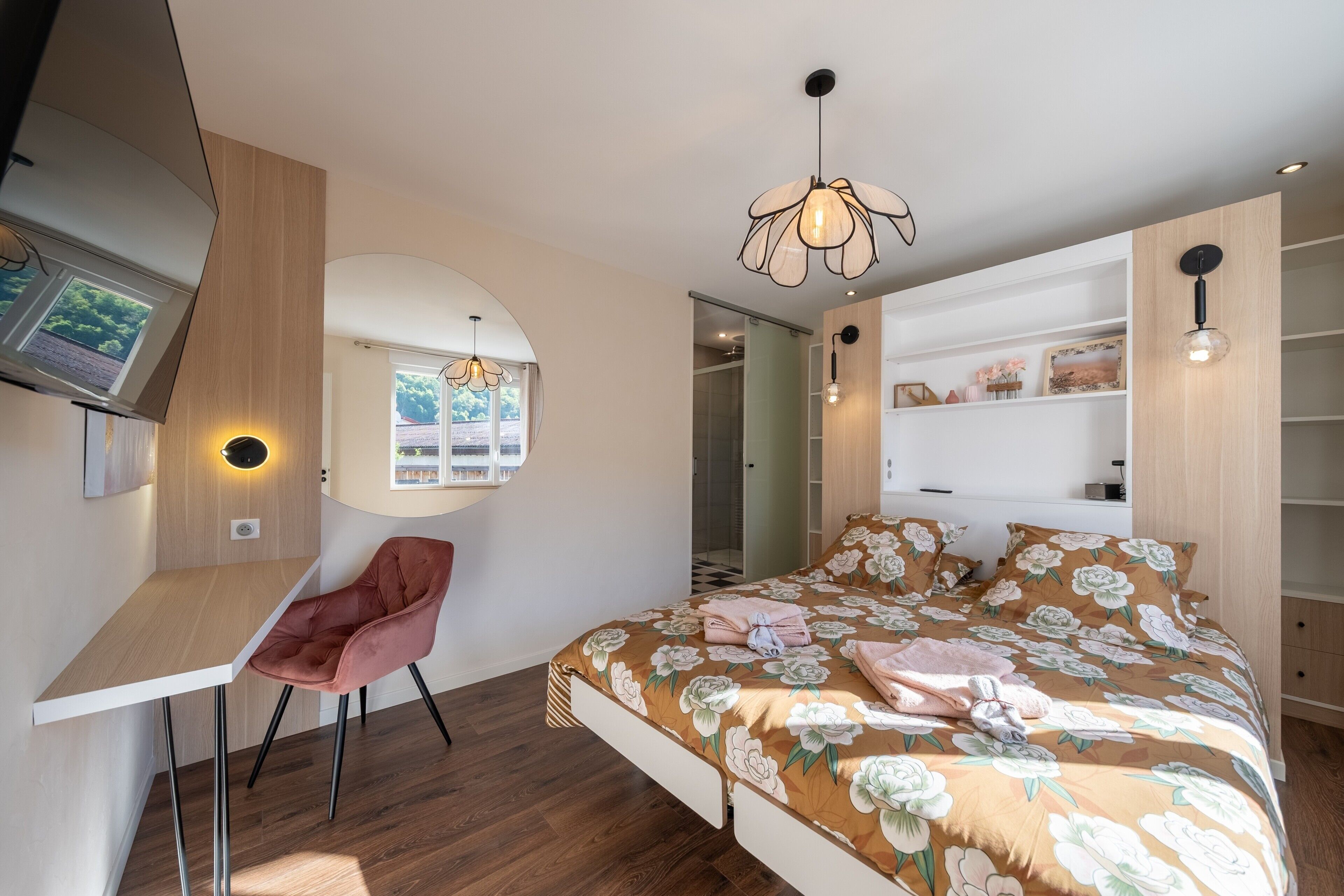 3 slaapkamers, een strijkplank/strijkijzer, wifi, beddengoed