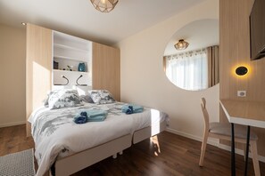 3 bedrooms, iron/ironing board, WiFi, bed sheets - Renovated Family Apartment with Large Terrace & 3 Bedrooms – Beds Made & Cleaning Included (Cornimont)