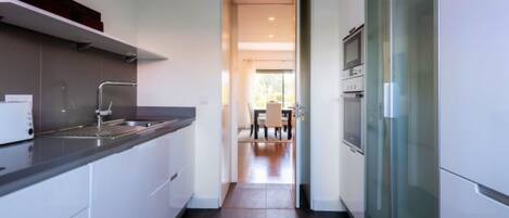 Refrigerador, microondas, horno y lavavajillas