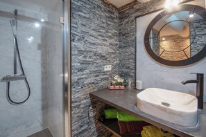 Douche, serviettes fournies