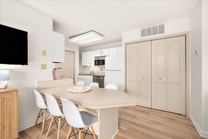 Dining - Villa Condo with Amenities and Short Beach Walk (Ocean City)