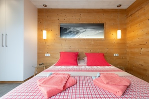 1 bedroom, iron/ironing board, WiFi, bed sheets - Duplex Cottage Between Lake and Mountains in the High Vosges (Saulxures-sur-Moselotte)