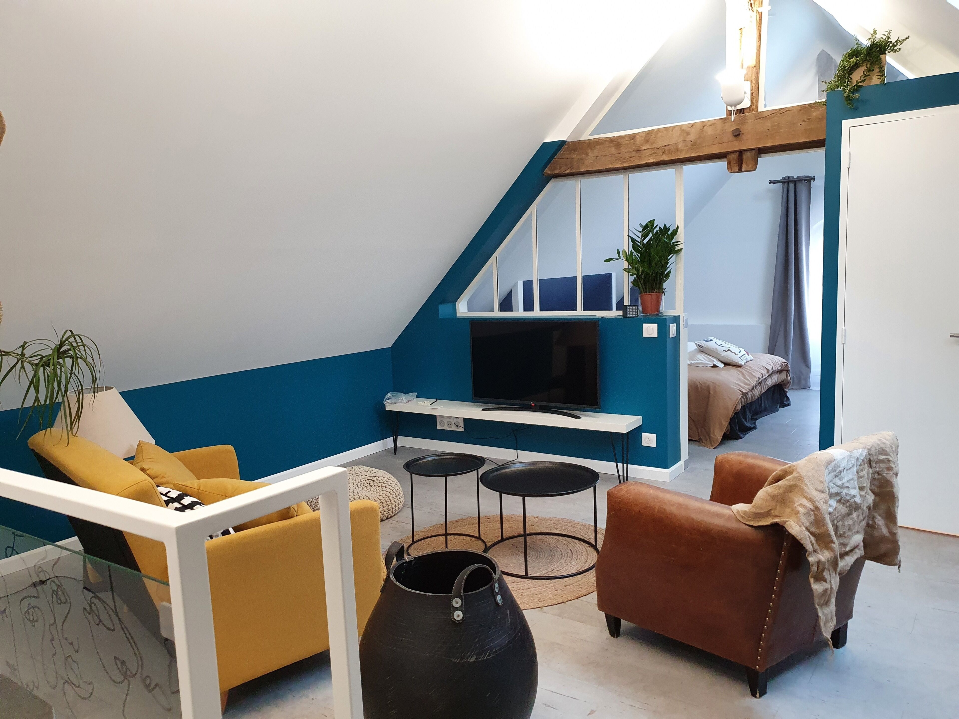 2 slaapkamers, een strijkplank/strijkijzer, internet, beddengoed