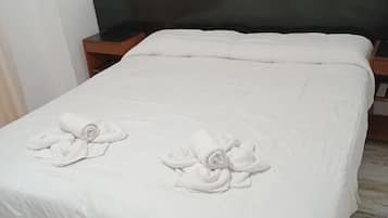 Habitación estándar con 1 cama doble o 2 individuales, vistas a la ciudad | Wifi gratis y accesible en silla de ruedas