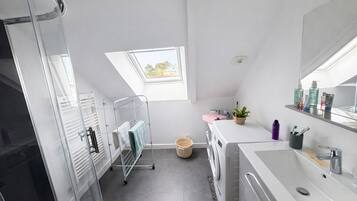 Een douche, een haardroger