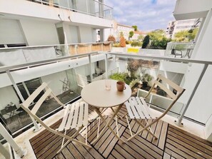 Outdoor dining - Studio balcon & terrasse proche centre La Rochelle (La Rochelle)