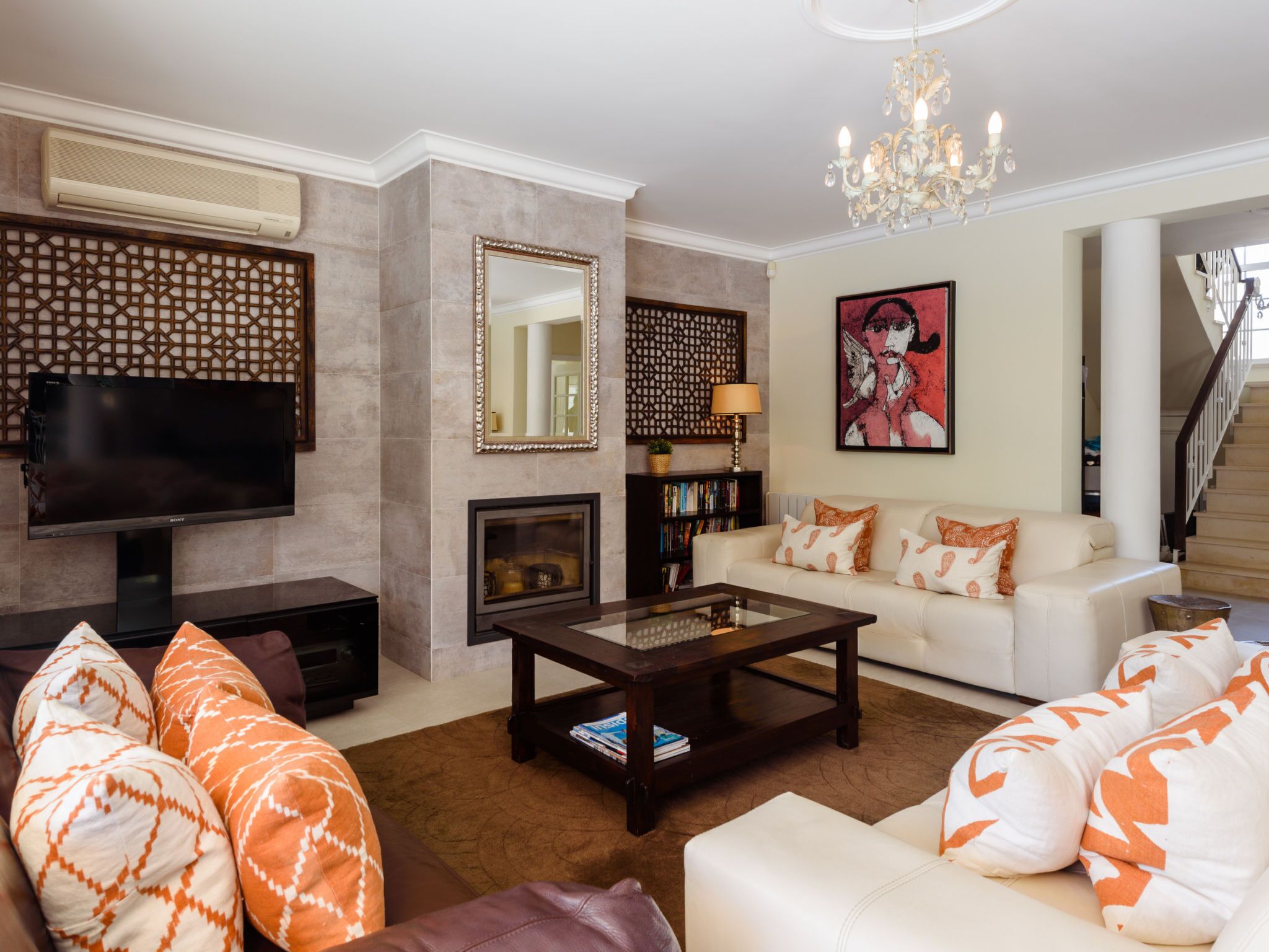TV, fireplace