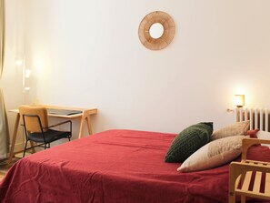 Room - Quiet, charming Pigalle-Abbesses flat (Paris)