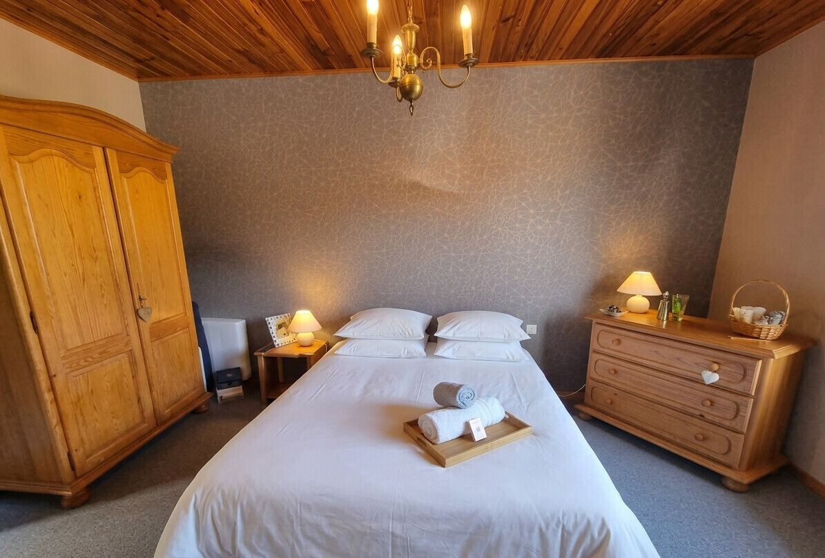 3 slaapkamers, een strijkplank/strijkijzer, wifi, beddengoed