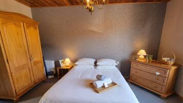 3 slaapkamers, een strijkplank/strijkijzer, wifi, beddengoed
