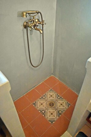 Dusche, Haartrockner, Shampoo