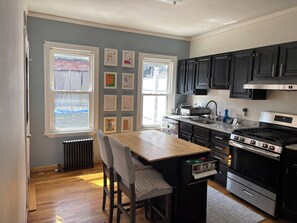 Private kitchen - South Boston Townhome with Yard (Boston)