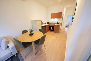 Interior - Les Suites du Parc : Appartement lumineux de 2 chambres avec une vue imprenable sur le parc Simone Veil à 2 minutes des halles (Sète)