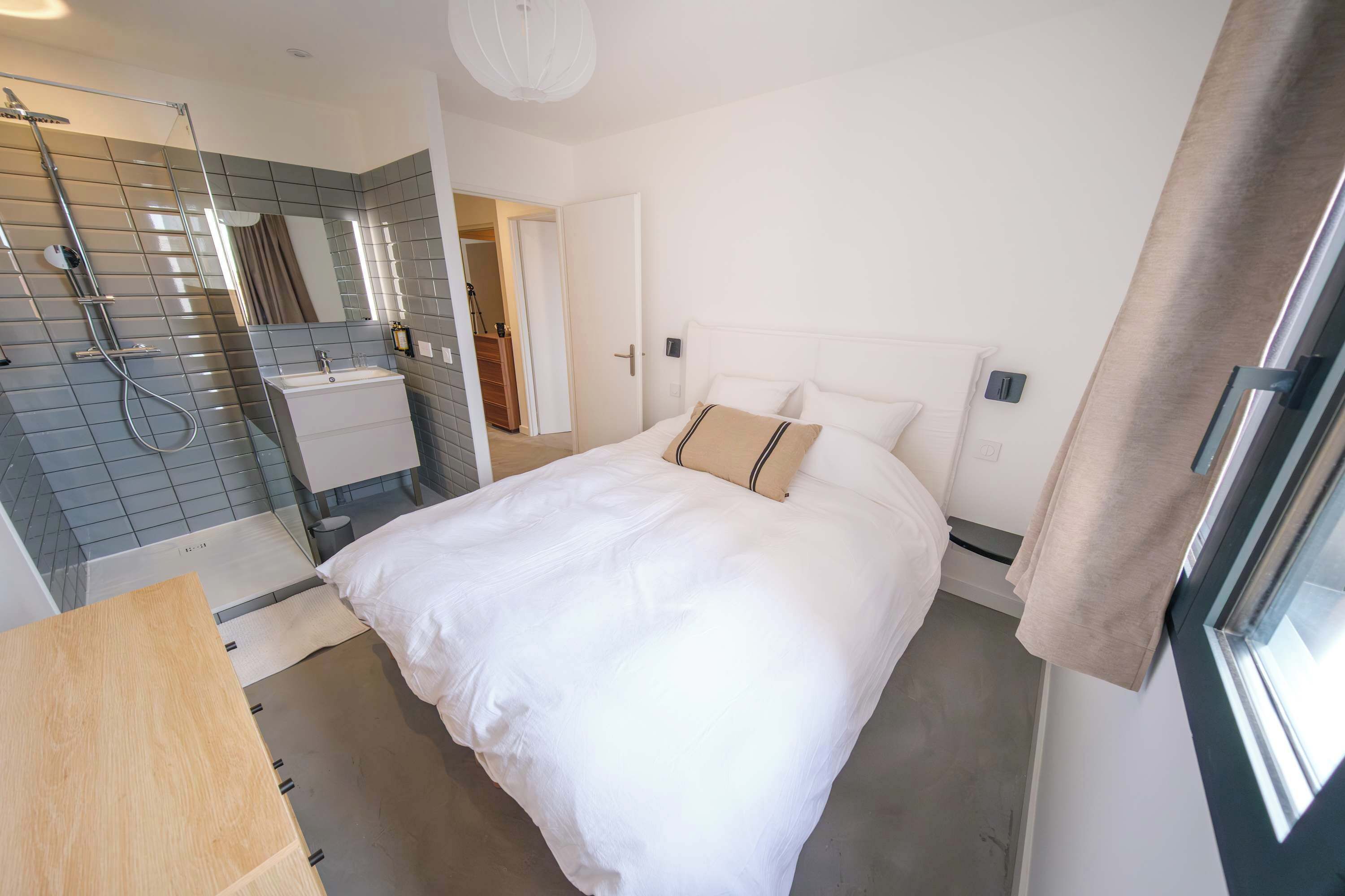 WiFi, bed sheets