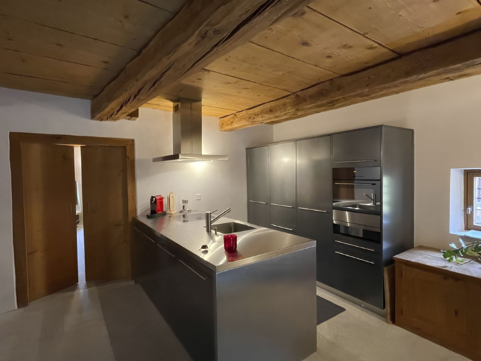 Kühlschrank, Ofen, Geschirrspüler, Kochgeschirr/Geschirr/Besteck
