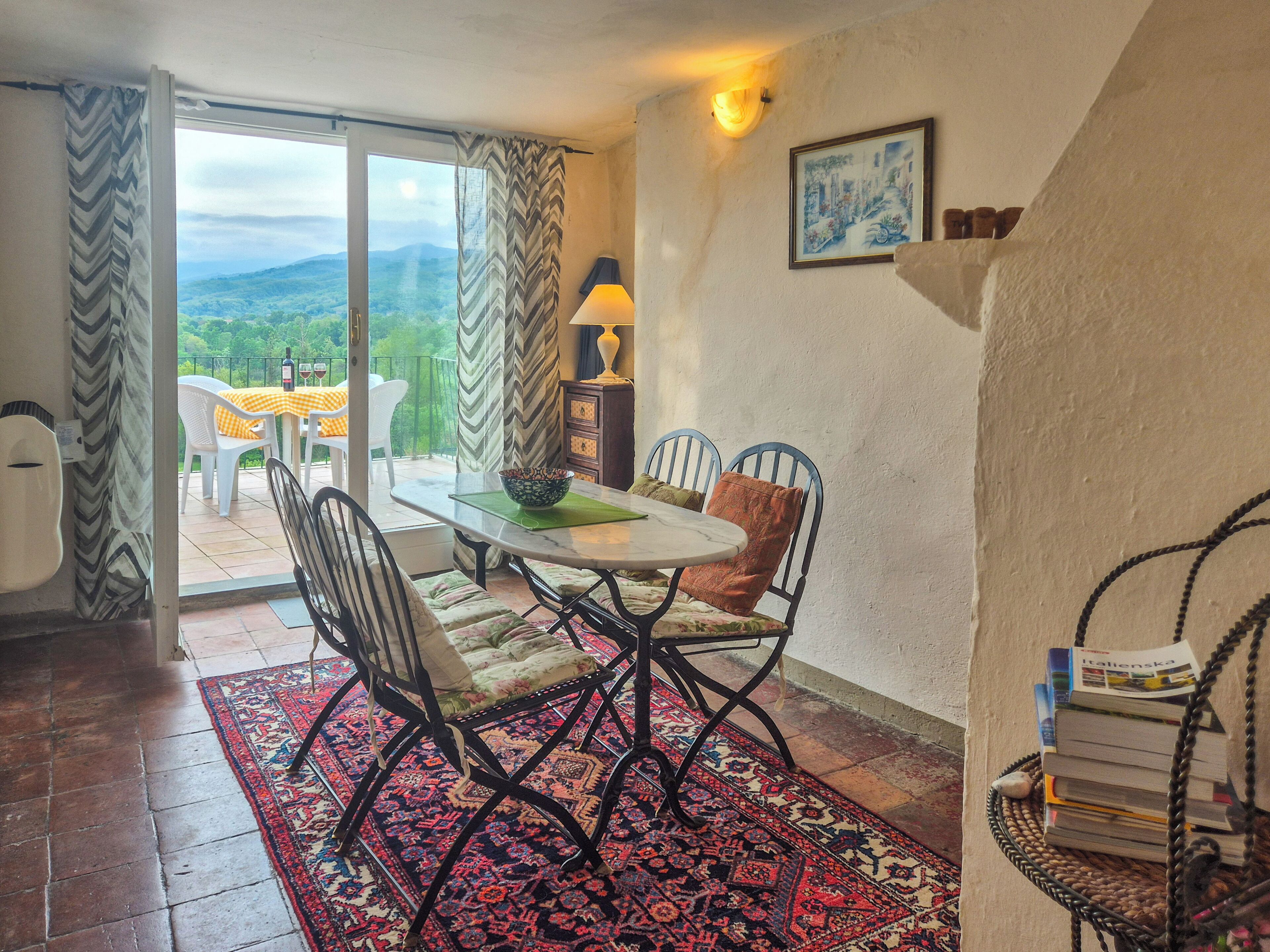 Condo, Hill View | Tempat makan