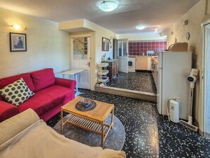 Appartamento, vista collina | Area soggiorno
