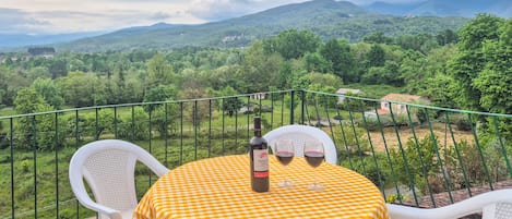 Apartment, Hügelblick | Speisen im Freien