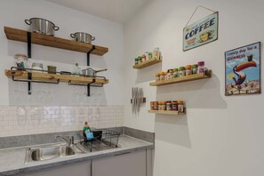 Fridge, oven, stovetop, dishwasher - Host & Stay | Austin House (Norwich)