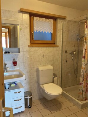 Bathroom - Baria Sut 5, (Oberurmein). by Interhome (Urmein)