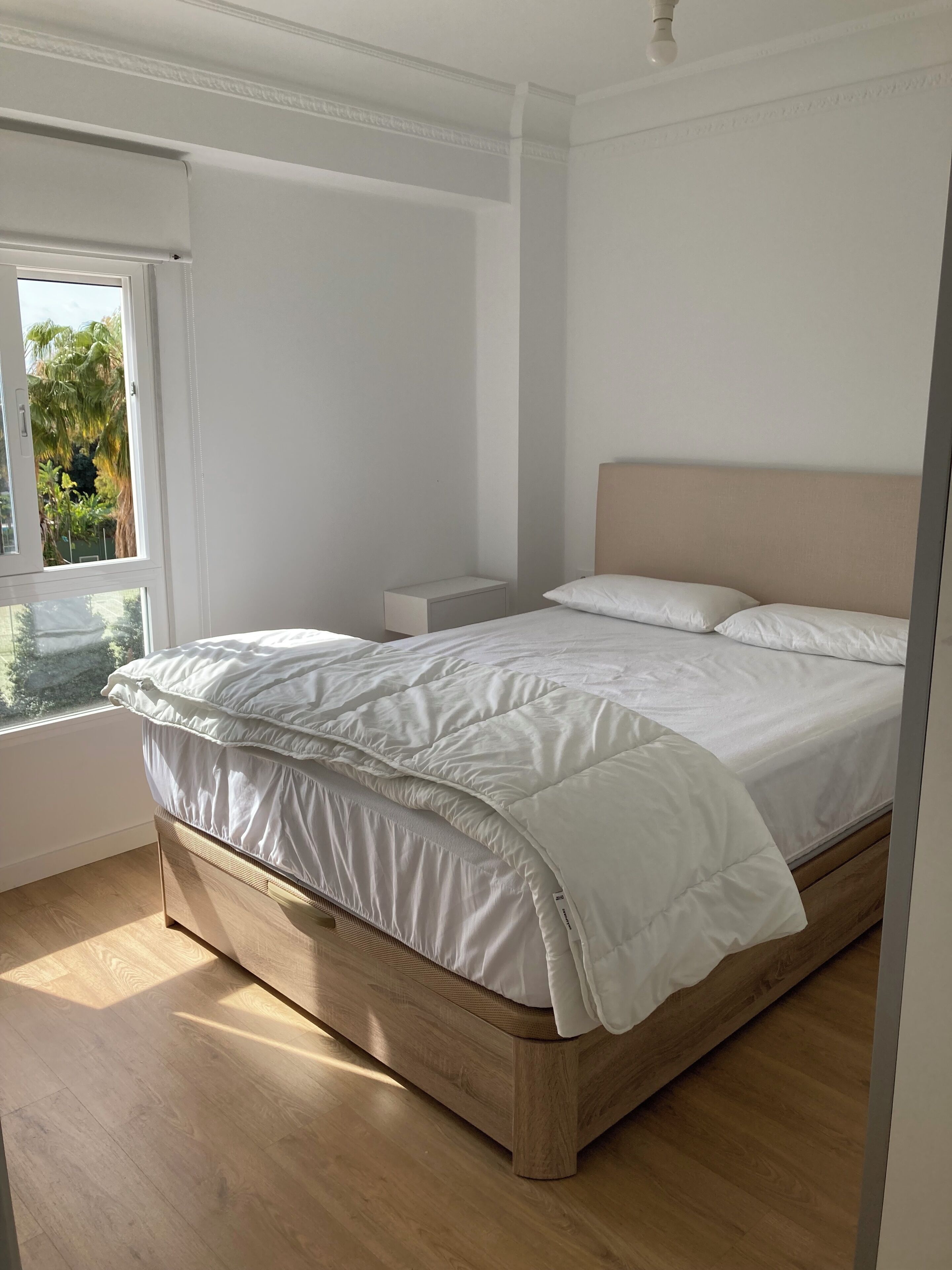 2 bedrooms, iron/ironing board, internet, bed sheets