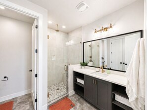 Hair dryer, towels - Coral Canyon Retreat at The Isle |Amenity Front! (Washington)