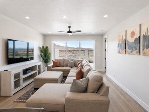 TV, ping pong - Coral Canyon Retreat at The Isle |Amenity Front! (Washington)