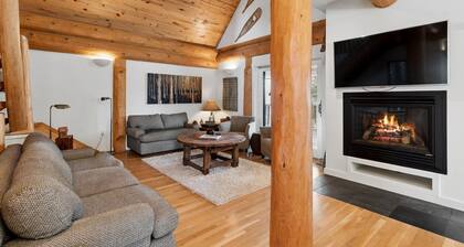Newly Listed Ski-in/Ski-out Cabin with Private Sauna, Hot Tub and Fireplace