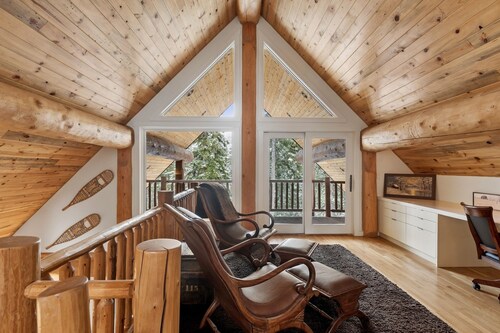 Ski-in/Ski-out Cabin w/ Sauna and Hot Tub