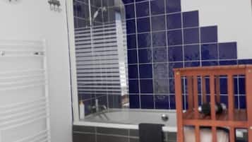 Deluxe studio | Badkamer