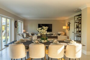 Cottage | Dining - Sea Estate House (Littlehampton)
