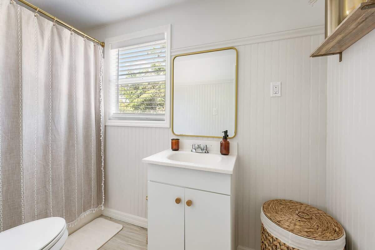 Shower, hair dryer, shampoo