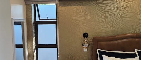 4 habitaciones, tabla de planchar con plancha, wifi y ropa de cama