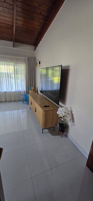 Children’s area - Fantastic 4-bedroom house in pleasant Gillitts for your getaway (Gillitts)