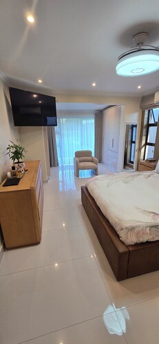 Fantastic 4-bedroom house in pleasant Gillitts for your getaway