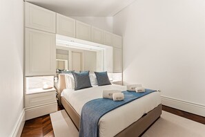 Iron/ironing board, Internet, bed sheets - GuestReady - Clérigos Luxury (Porto)